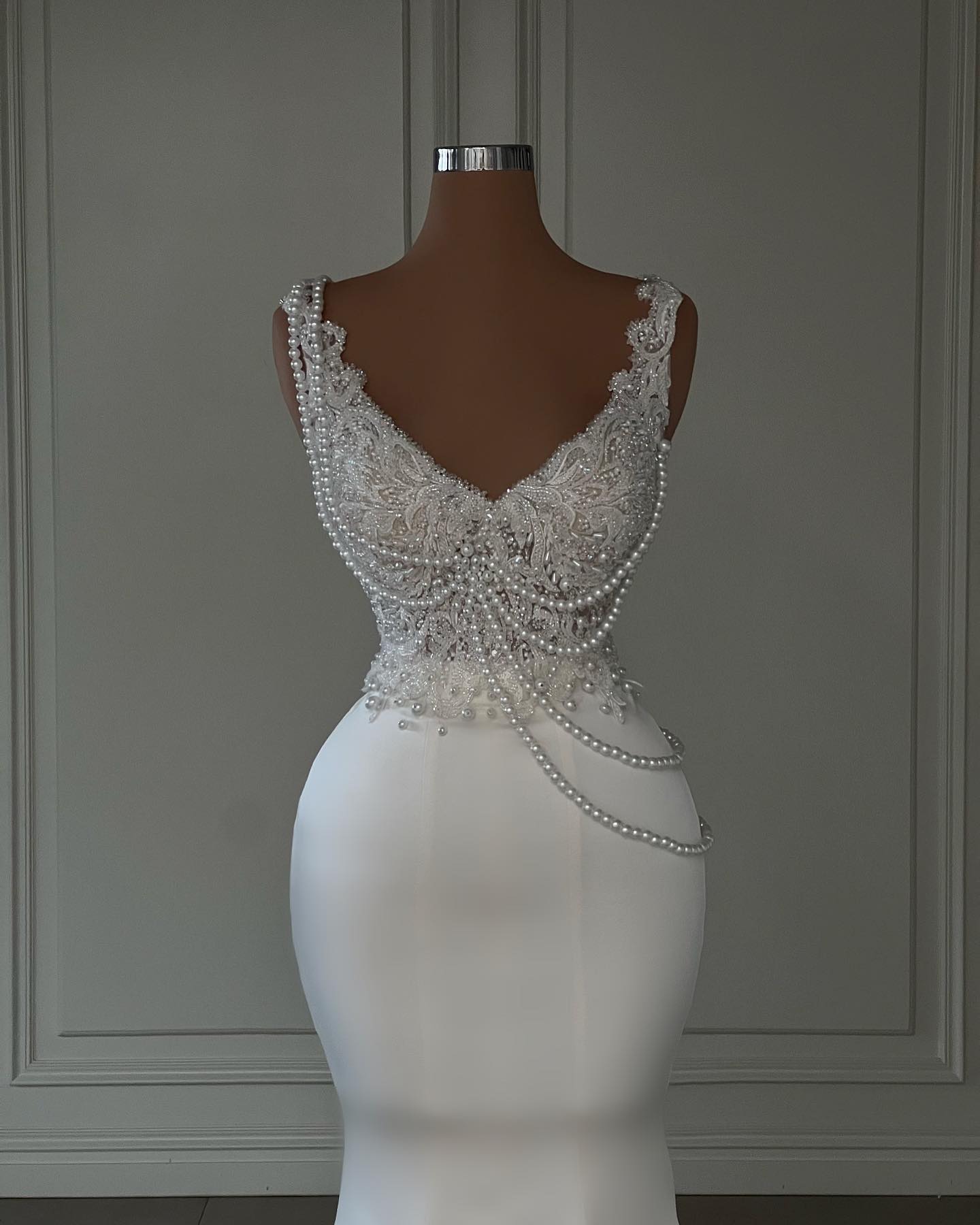 Elegant Pearls 2023 Mermaid Wedding Dress Lace Appliqued Beaded V Neck Bridal Gowns Satin Custom Made vestidos de novia