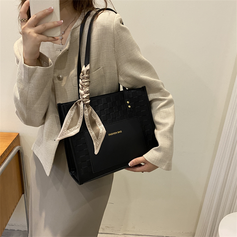 Womens Handbags Fashion Flower Ladies Composite Totes Bag Leather ShoulderBags Female Clutch Purse with Box 107, Red embossing
Womens Handbags Fashion Flower Ladies Composite Totes Bag Leather ShoulderBags Female Clutch Purse with Box 107, Red embossing