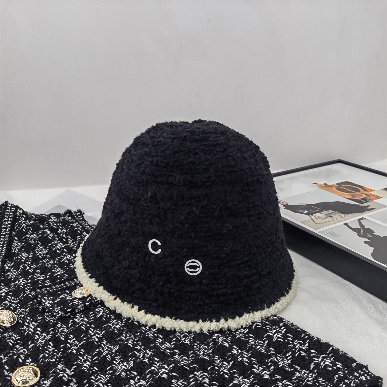 Designers Bucket hat Luxury cap for Woman sport Caps fisherman buckets hats Warm winter lambswool casual and versatile Cute and young Social travel, Black
Designers Bucket hat Luxury cap for Woman sport Caps fisherman buckets hats Warm winter lambswool casual and versatile Cute and young Social travel, Black