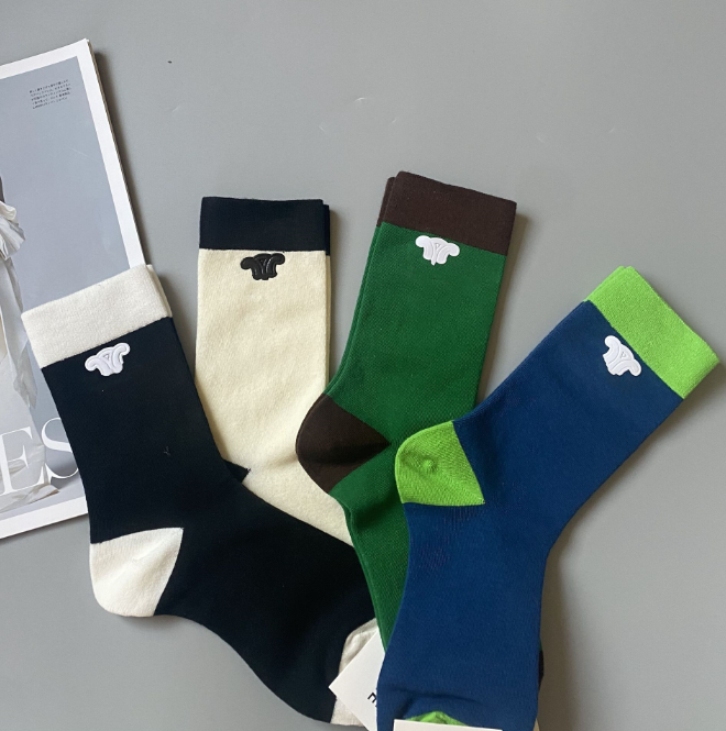 Casual Socks Cotton Mid-Calf Length Women's Socks Three-Dimensional Leather Tag Black and White Contrast Color Simple Student
Casual Socks Cotton Mid-Calf Length Women's Socks Three-Dimensional Leather Tag Black and White Contrast Color Simple Student