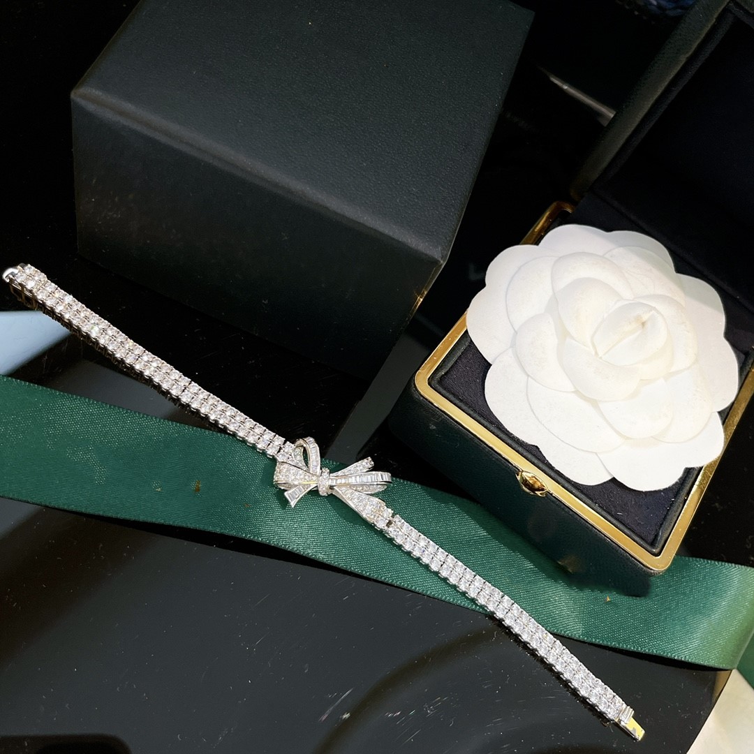 Luxury Charm Bracelets Designer Top Sterling Silver Full Crystal Butterfly Bow Knot Double Layer Bracelet For Women Jewelry Wedding Jewelry Party Gift
Luxury Charm Bracelets Designer Top Sterling Silver Full Crystal Butterfly Bow Knot Double Layer Bracelet For Women Jewelry Wedding Jewelry Party Gift