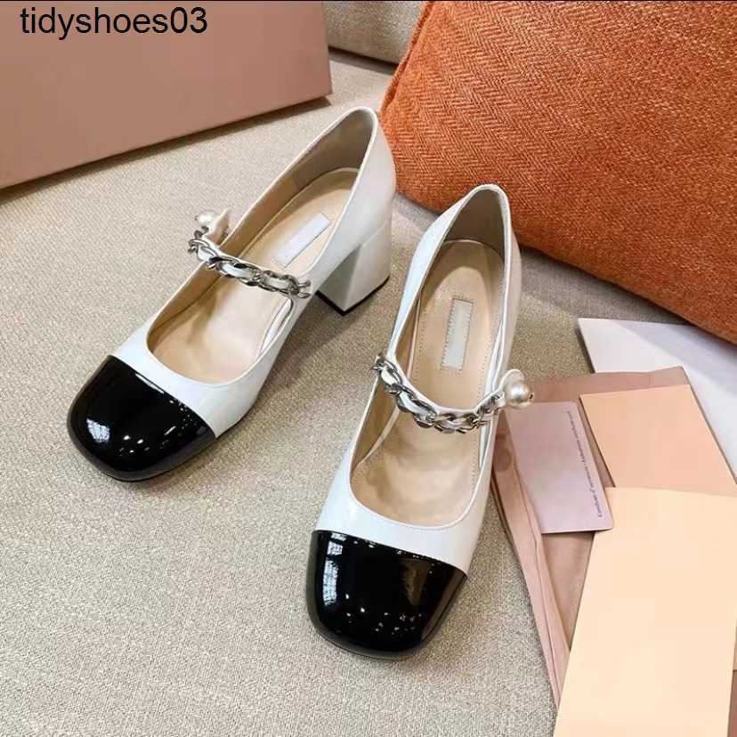 Designer Miu Round head thick heel Baotou high heel sandals for women New Stiletto Heel Slingbacks Crystal-Studded Pumps 2022, Black single shoes 4cm
Designer Miu Round head thick heel Baotou high heel sandals for women New Stiletto Heel Slingbacks Crystal-Studded Pumps 2022, Black single shoes 4cm