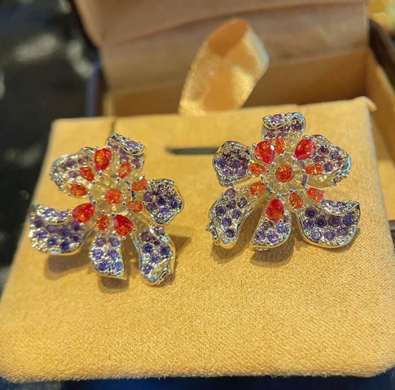 Stud Earrings Summer Color Flower Colorful Zircon Lady Wedding Banquet Exaggerated Petals Vintage Earring
Stud Earrings Summer Color Flower Colorful Zircon Lady Wedding Banquet Exaggerated Petals Vintage Earring