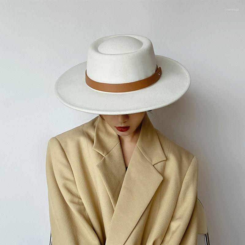 Berets Autumn Winter Vintage White Fedora Hat Women French Wide Brim Imitation Woolen Elegant Fashion Ladies Hats British Style, Beige
Berets Autumn Winter Vintage White Fedora Hat Women French Wide Brim Imitation Woolen Elegant Fashion Ladies Hats British Style, Beige