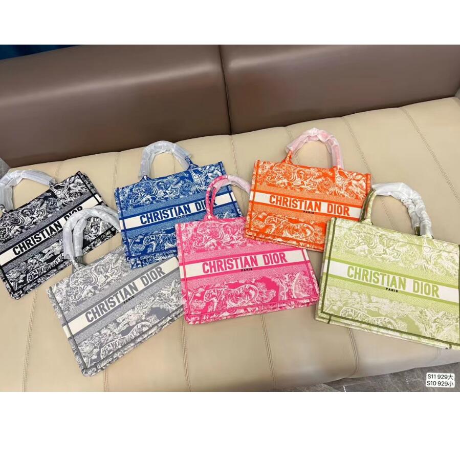 DIOR Women Oversize Design Shopping Bag 41cm Multicolor Embroidery Canvas Tote Bags Handle Totes Womens Luxurious Handbags Party Lady High Quality Handbag, 02
DIOR Women Oversize Design Shopping Bag 41cm Multicolor Embroidery Canvas Tote Bags Handle Totes Womens Luxurious Handbags Party Lady High Quality Handbag, 02
