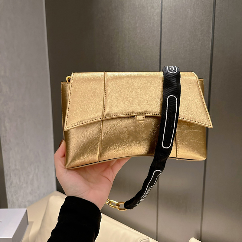 luxury bags shoulder designer bag tote crossbody bag purses handbags cross body women totes wallet fashion luxurious golden chain purse Genuine leather wallets, Black
luxury bags shoulder designer bag tote crossbody bag purses handbags cross body women totes wallet fashion luxurious golden chain purse Genuine leather wallets, Black