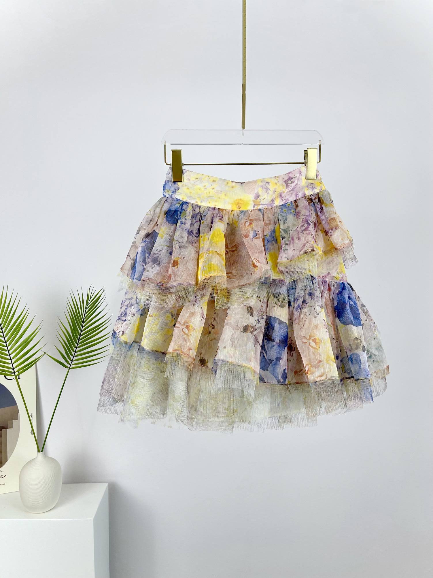 Skirts Autumn and Winter 2022 New Citrus Garden Show Series Irregular Print Mini Skirt, Multi
Skirts Autumn and Winter 2022 New Citrus Garden Show Series Irregular Print Mini Skirt, Multi