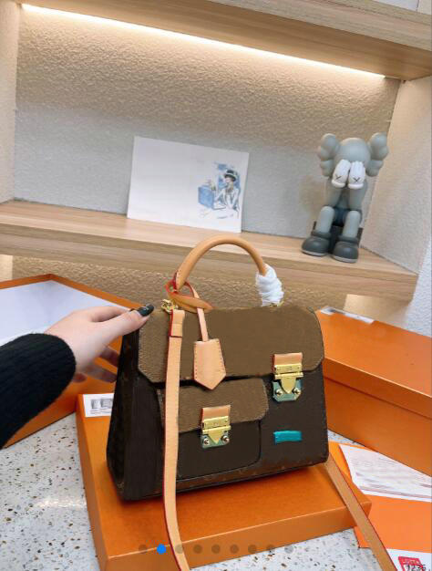 Women leather Designers Bags Handbag Lady Tote Messenger Handbags Shoulder Bag Luxury Crossbody Totes Wallet urse, Black
Women leather Designers Bags Handbag Lady Tote Messenger Handbags Shoulder Bag Luxury Crossbody Totes Wallet urse, Black