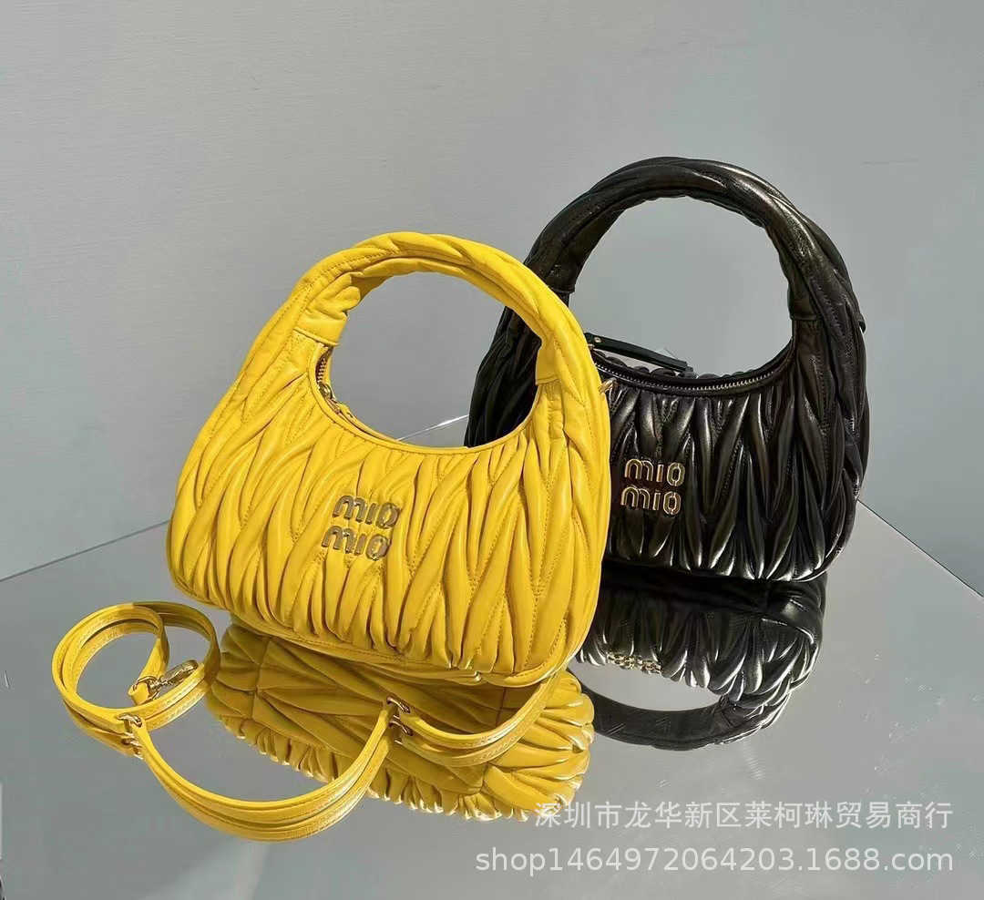 Shoulder Bags Designer Fashion MM Handbags Wrist New Wander Lambskin Pleated Hobo Middle Ancient Underarm Portable Single Women's Cross Crescent 36CA, White
Shoulder Bags Designer Fashion MM Handbags Wrist New Wander Lambskin Pleated Hobo Middle Ancient Underarm Portable Single Women's Cross Crescent 36CA, White