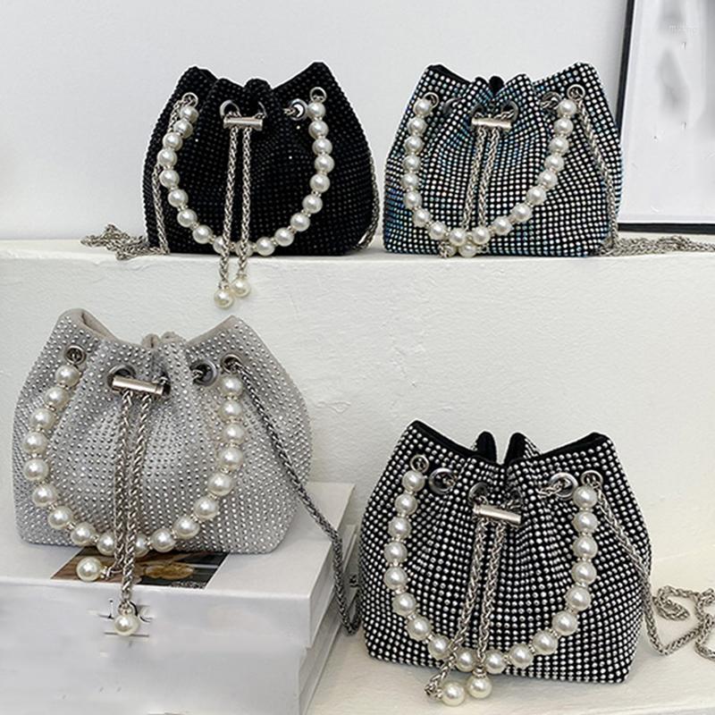 Evening Bags 4 Colors Pearl Chain Rhinestone Clutch Shoulder Bucket Diamond Crossbody Party Bag Shiny Girls Crystal Prom Bridal Purses
Evening Bags 4 Colors Pearl Chain Rhinestone Clutch Shoulder Bucket Diamond Crossbody Party Bag Shiny Girls Crystal Prom Bridal Purses