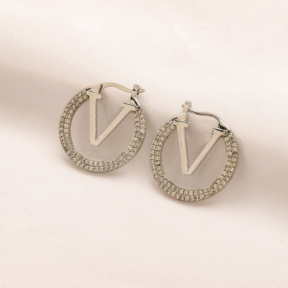 2022 designer Stud Charm Womens Crystal Earrings Brand Letter Elegance Temperament Simple Ladies Wedding Party gift
2022 designer Stud Charm Womens Crystal Earrings Brand Letter Elegance Temperament Simple Ladies Wedding Party gift