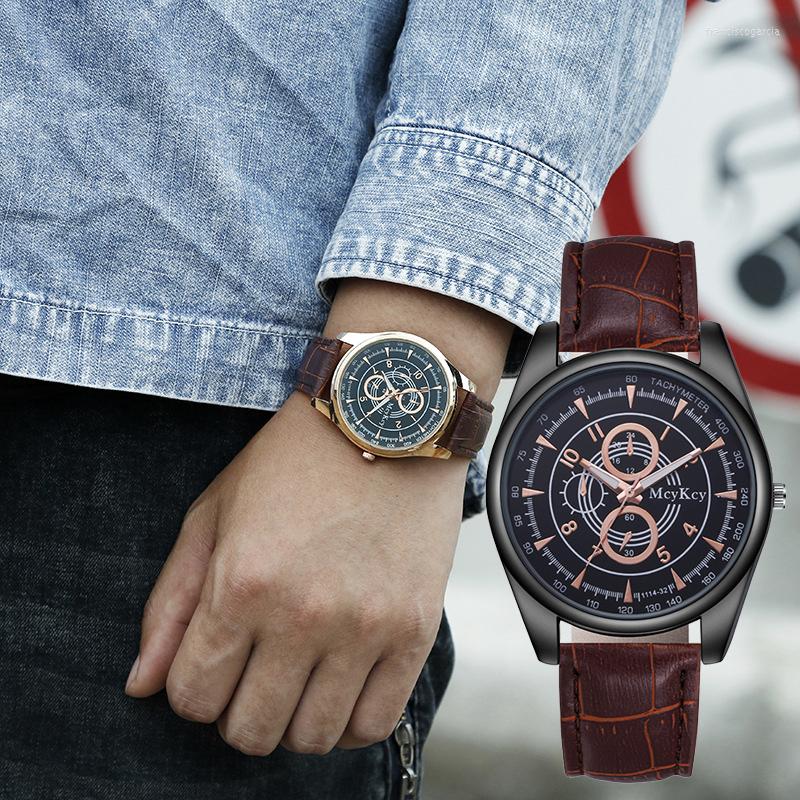 Wristwatches Fashion Men Sports Watch High Imitation Brand Leather Clock White Black Quartz Luxury Man Wristwatch Leisure Watches Regardez, Watch 10270101
Wristwatches Fashion Men Sports Watch High Imitation Brand Leather Clock White Black Quartz Luxury Man Wristwatch Leisure Watches Regardez, Watch 10270101