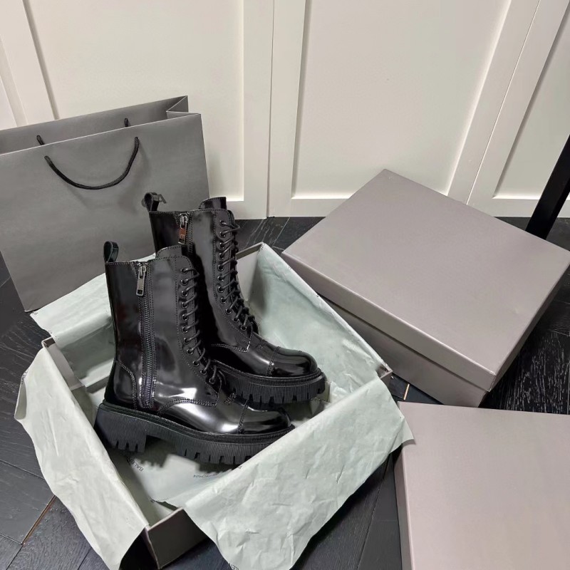 Designer Boots Outdoor Matte Black Martin Boot New Women Letter Knight Boots Luxury Lace-up Back Zipper Platform Shoes Patent Leather Non-Slip Bottom Fashion Booties
Designer Boots Outdoor Matte Black Martin Boot New Women Letter Knight Boots Luxury Lace-up Back Zipper Platform Shoes Patent Leather Non-Slip Bottom Fashion Booties