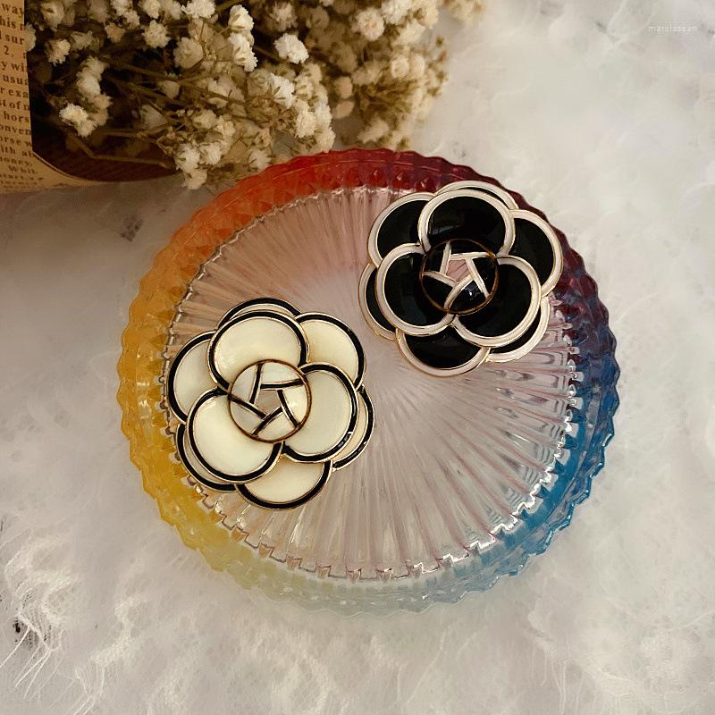 Brooches Fashion Enamel Camellia Flower For Women Black Color Coat Handbag Pins Arrival Jewelry Gift Accessories
Brooches Fashion Enamel Camellia Flower For Women Black Color Coat Handbag Pins Arrival Jewelry Gift Accessories