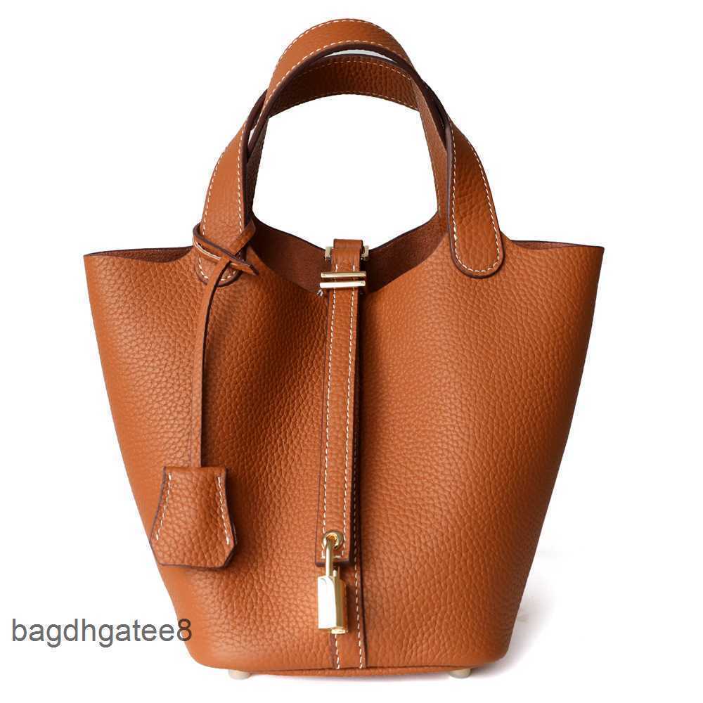 18cm Picotin Locks 2023 Bag Hermee Designer Bags Basket Tote Layer Kraft Vegetable Women's Leather Bucket Hand Litchi Pattern I187, Deep x elephant grey
18cm Picotin Locks 2023 Bag Hermee Designer Bags Basket Tote Layer Kraft Vegetable Women's Leather Bucket Hand Litchi Pattern I187, Deep x elephant grey