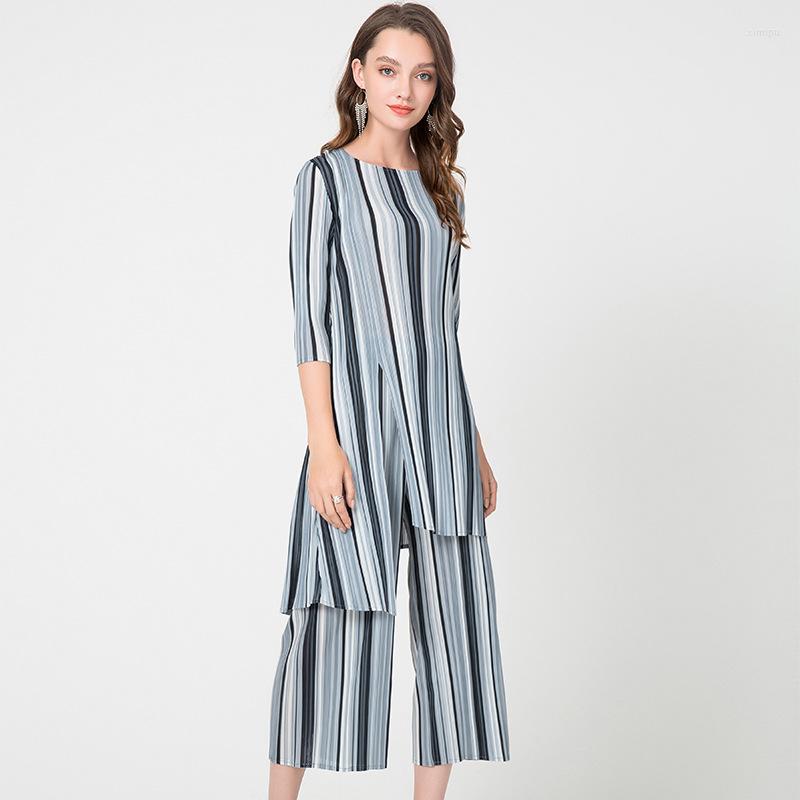 Women's Two Piece Pants Digital Irregular Winter And Autumn Fold Women's Wear Two-piece Set Miyake Pleats Pant Suit, Gray
Women's Two Piece Pants Digital Irregular Winter And Autumn Fold Women's Wear Two-piece Set Miyake Pleats Pant Suit, Gray