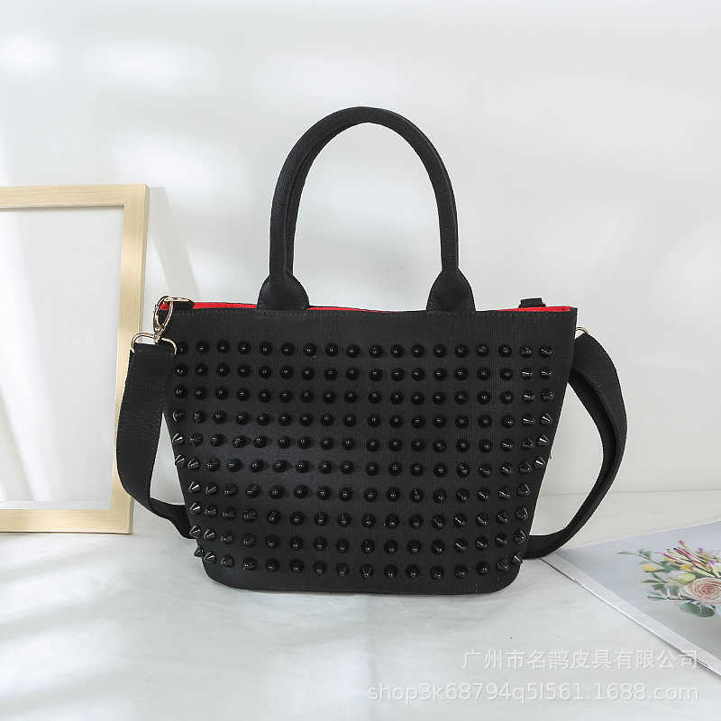 Shoulder Bags Women Star Rivets Totes Canvas Denim Handbag Large Capacity Mother Studded Single Crossbody 221115, Black rivet
Shoulder Bags Women Star Rivets Totes Canvas Denim Handbag Large Capacity Mother Studded Single Crossbody 221115, Black rivet