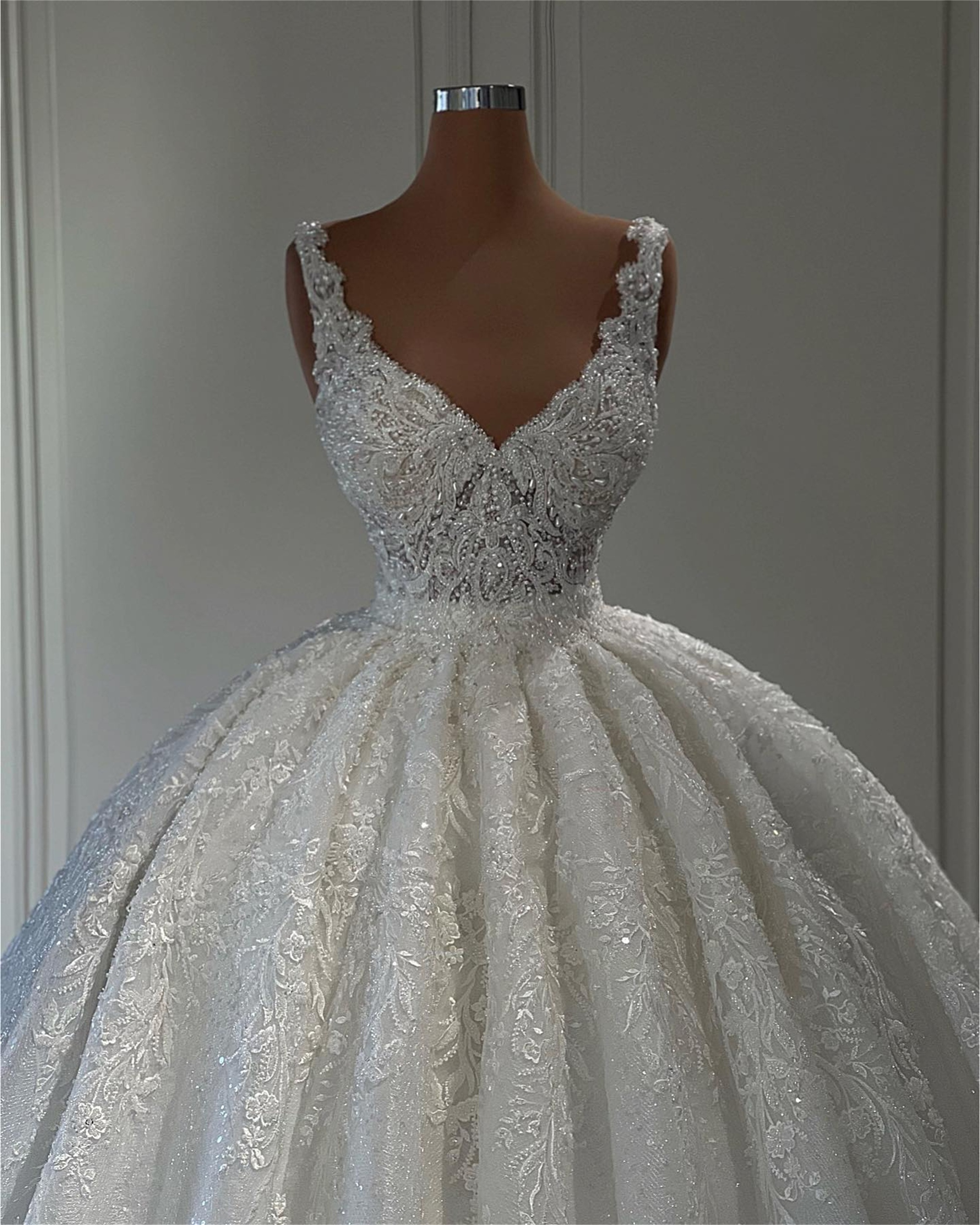Haute Couture Lace Wedding Dress Sparkly Crystal V Neck Short Sleeve Bridal Ball Gowns 3D Appliques Custom Made Robes