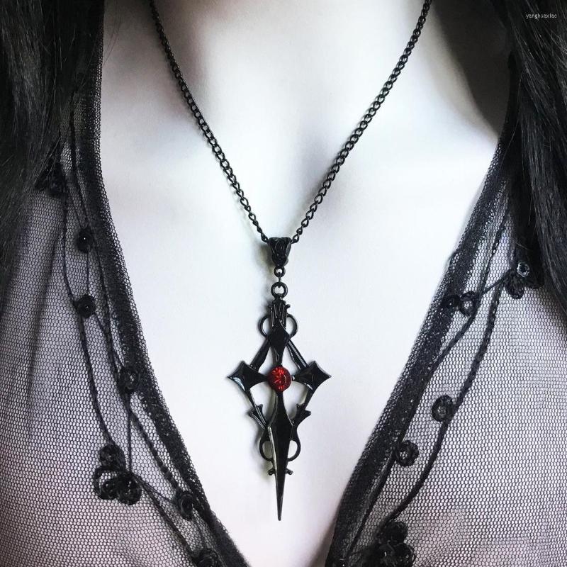 Pendant Necklaces Retro Gothic Style Black Tip Inlaid Ruby Vampire Necklace Ladies Personality Street Trend Jewelry
Pendant Necklaces Retro Gothic Style Black Tip Inlaid Ruby Vampire Necklace Ladies Personality Street Trend Jewelry
