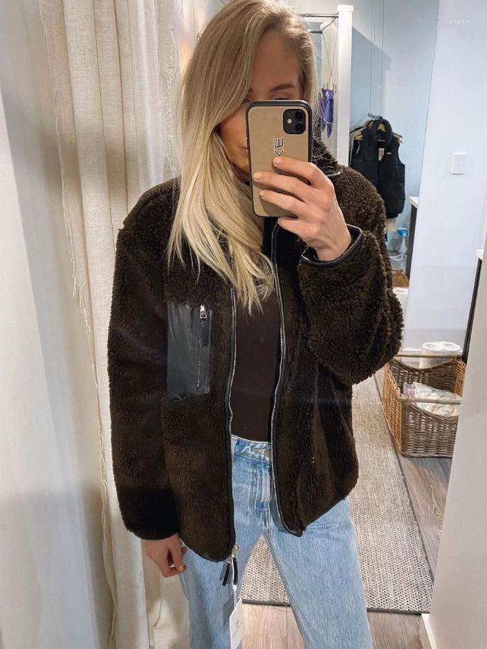 Women' Jackets Faux Fur Jacket Lapel Vintage Long Sleeve Cardigans Female 2022 Winter Metal Zipper Short Type Coat Cozy Fashion Luxury, Army green
Women' Jackets Faux Fur Jacket Lapel Vintage Long Sleeve Cardigans Female 2022 Winter Metal Zipper Short Type Coat Cozy Fashion Luxury, Army green