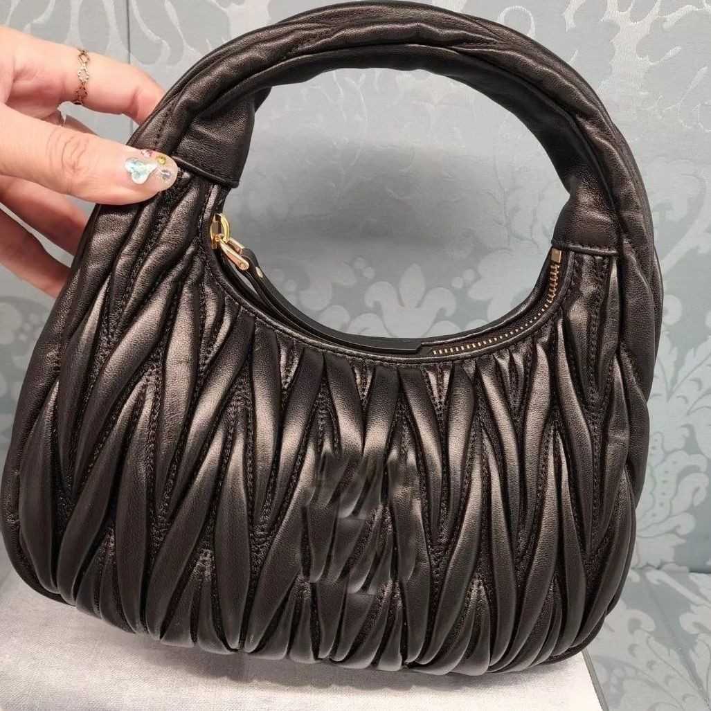 Luxury miu Women's Designer Handbags Fashion Miu Cloud Bags Suede Senior Pleated Armpit Crossbody Bag Factory Direct Sales LPP7, Red (high configuration)
Luxury miu Women's Designer Handbags Fashion Miu Cloud Bags Suede Senior Pleated Armpit Crossbody Bag Factory Direct Sales LPP7, Red (high configuration)