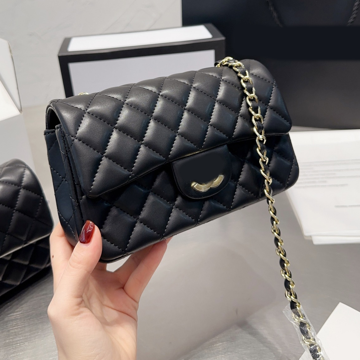 Cross body Flap 19 Chain bags Luxury Designer Brand Bags Fashion Shoulder Handbags Women Letter Purse Phone Wallet Metallic Totes, Pic with logo 17cm
Cross body Flap 19 Chain bags Luxury Designer Brand Bags Fashion Shoulder Handbags Women Letter Purse Phone Wallet Metallic Totes, Pic with logo 17cm