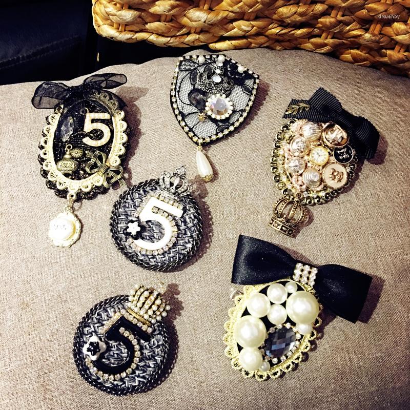 Brooches Vintage Famous Design Bow Crown Brooch Small Fragrant Wind Cloth Art Number 5 Badge For Woman
Brooches Vintage Famous Design Bow Crown Brooch Small Fragrant Wind Cloth Art Number 5 Badge For Woman