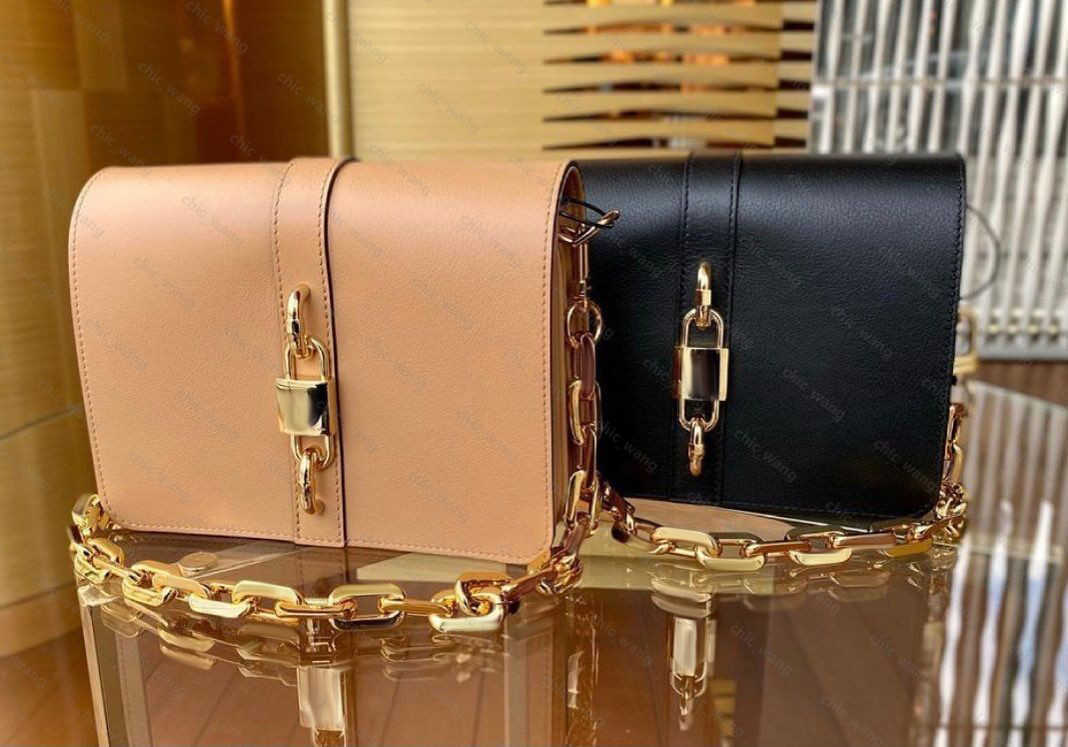 Lvity Luxury Designer Shoulder Bag High quality Genuine Leather Women's famous free RENDEZ VOUS Crossbody L embossed Bags handbags envelope Single, Black embossed
Lvity Luxury Designer Shoulder Bag High quality Genuine Leather Women's famous free RENDEZ VOUS Crossbody L embossed Bags handbags envelope Single, Black embossed