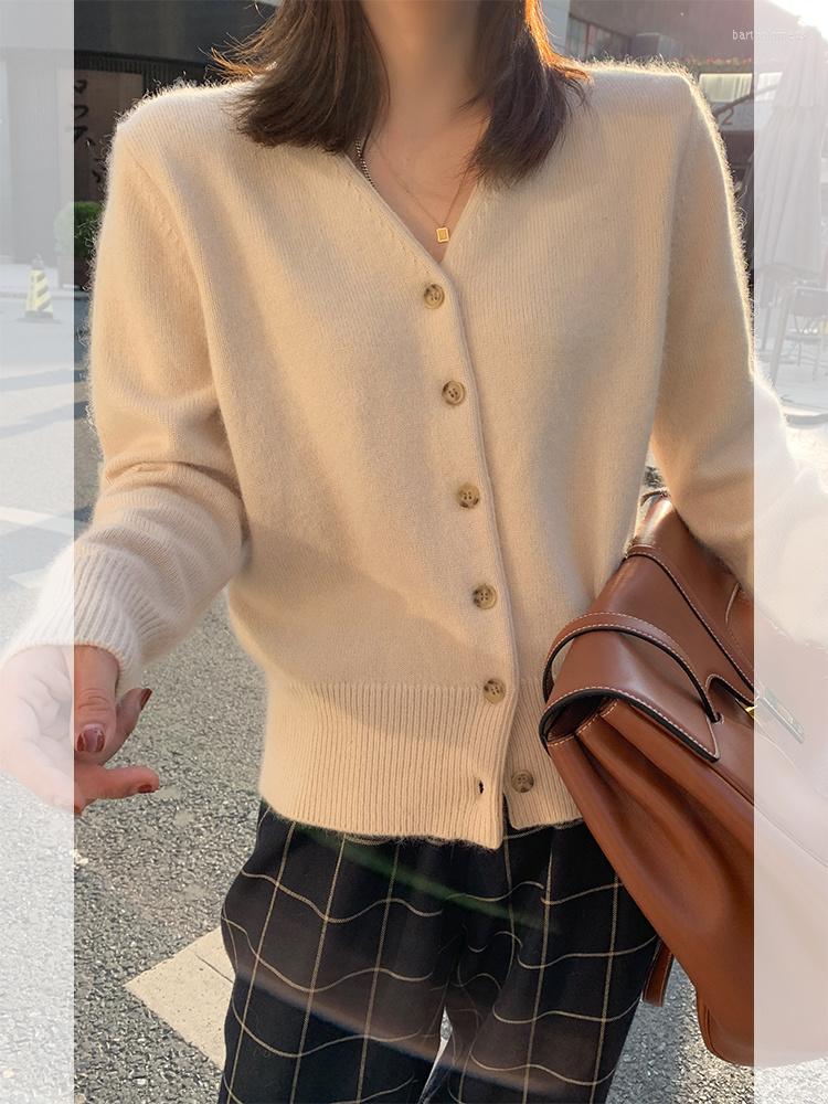 Women' Knits Gentle Lazy Wind Soft Waxy Velvet Knitted Cardigan Women' 2022 Winter Style Simple V-Neck Sweater, Almond beige
Women' Knits Gentle Lazy Wind Soft Waxy Velvet Knitted Cardigan Women' 2022 Winter Style Simple V-Neck Sweater, Almond beige