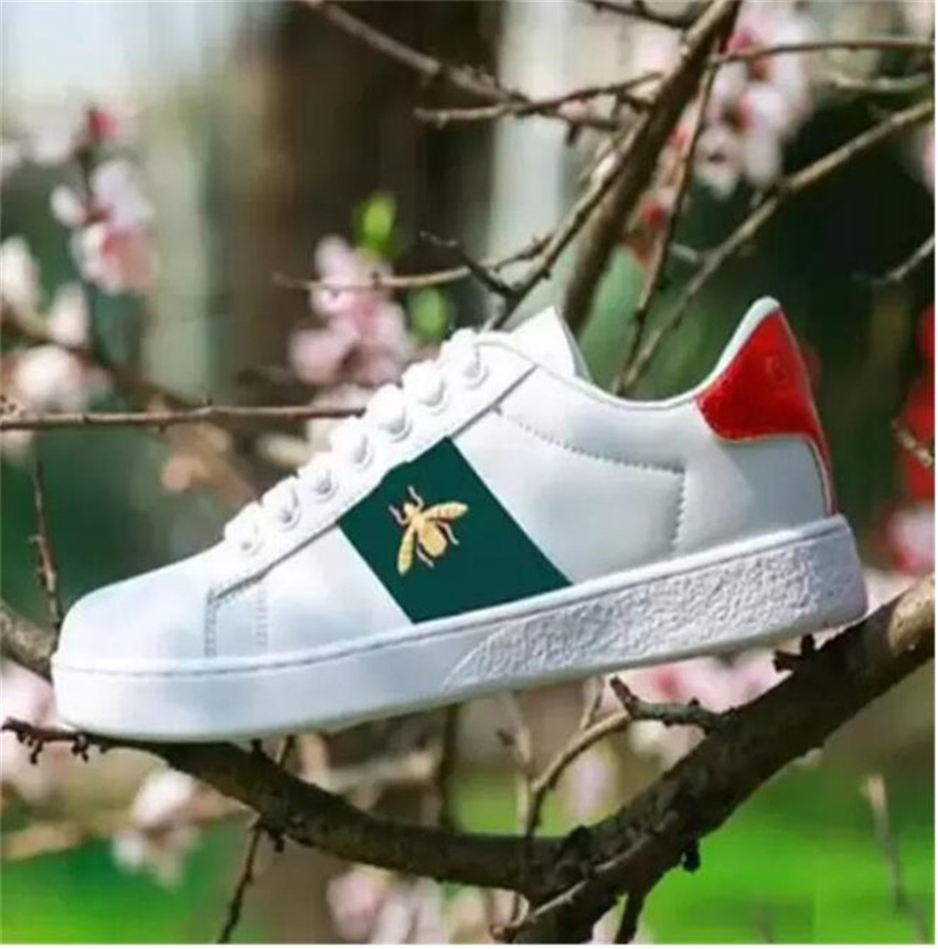 Hot 2023 new embroidery white shoes women Fashion breathable wild sports Dress flat shoes couple sneakers 36-44
Hot 2023 new embroidery white shoes women Fashion breathable wild sports Dress flat shoes couple sneakers 36-44