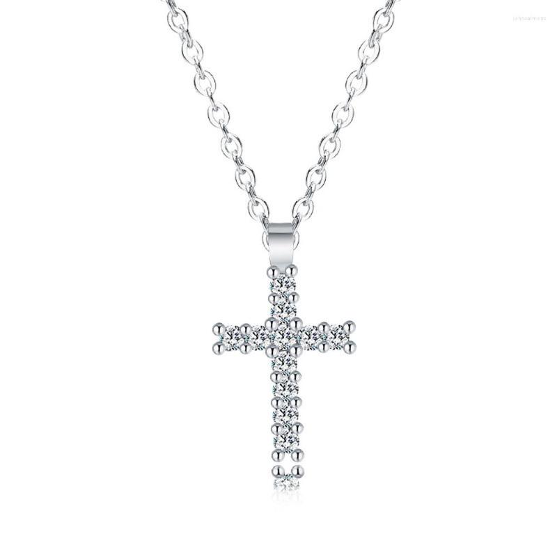 Pendant Necklaces Classic Cross Necklace 18K Zircon Full Drill Clavicle Chain Short Handwork
Pendant Necklaces Classic Cross Necklace 18K Zircon Full Drill Clavicle Chain Short Handwork