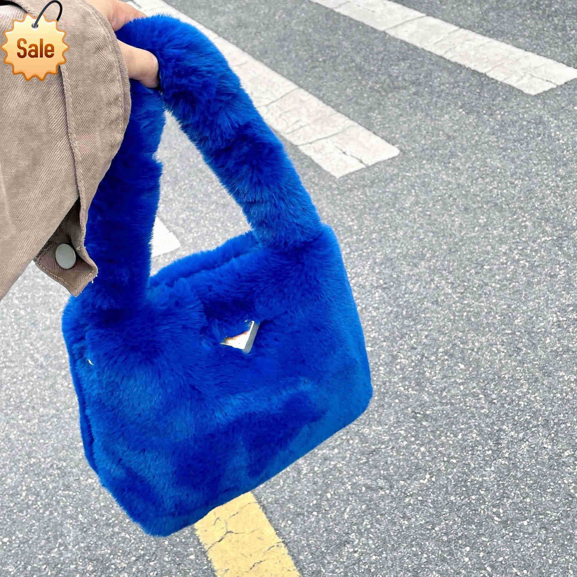 Women's Luxury Designer Handbags Shoulder bags Crossbody bag Tote New Fashion Armpit Plush Tote Bags Top Texture Plush Soft Smooth Courier Bag Factory Direct Sales, Blue
Women's Luxury Designer Handbags Shoulder bags Crossbody bag Tote New Fashion Armpit Plush Tote Bags Top Texture Plush Soft Smooth Courier Bag Factory Direct Sales, Blue