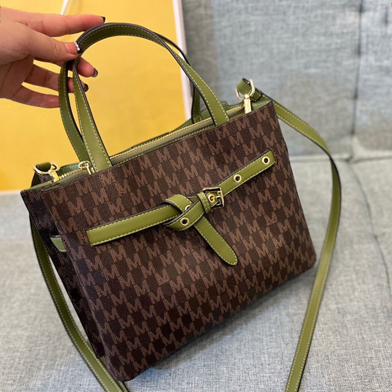 Luxury shopping bag designer totes crossbody womens handbag fashion with classic letter pattern single shoulder bags 5A top handbags, Make up for price
Luxury shopping bag designer totes crossbody womens handbag fashion with classic letter pattern single shoulder bags 5A top handbags, Make up for price