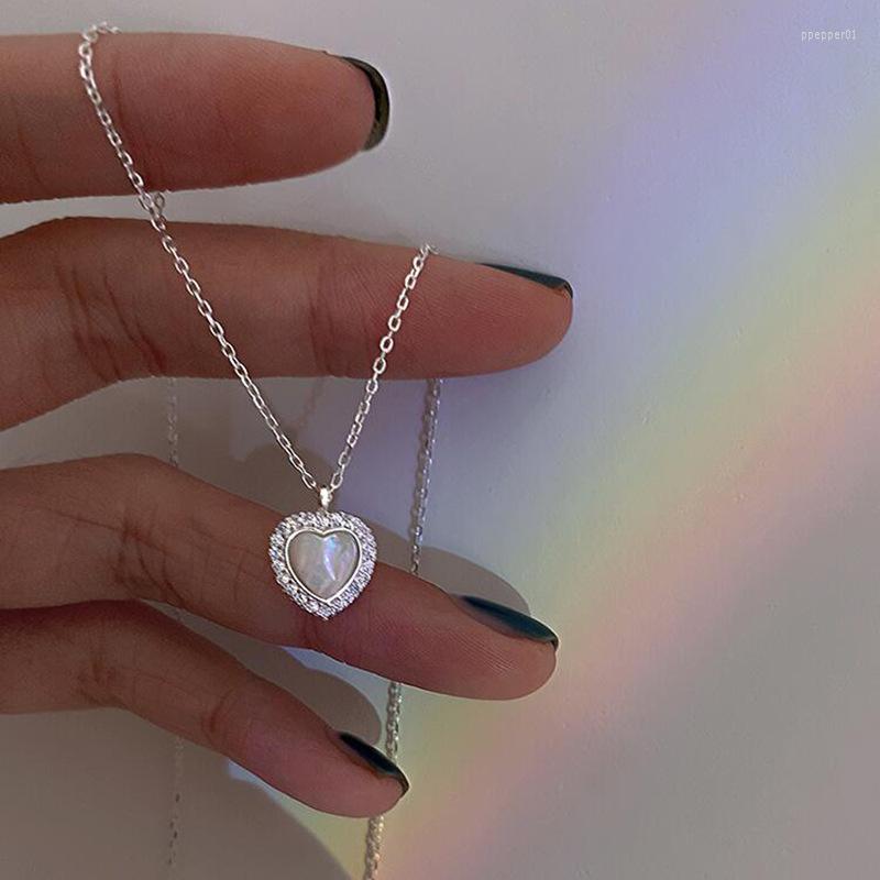 Pendant Necklaces Korean Fashion Love Necklace For Women Summer Charm Light Luxury White Mother-of-pearl Heart-shaped Clavicle Chain Jewelry
Pendant Necklaces Korean Fashion Love Necklace For Women Summer Charm Light Luxury White Mother-of-pearl Heart-shaped Clavicle Chain Jewelry