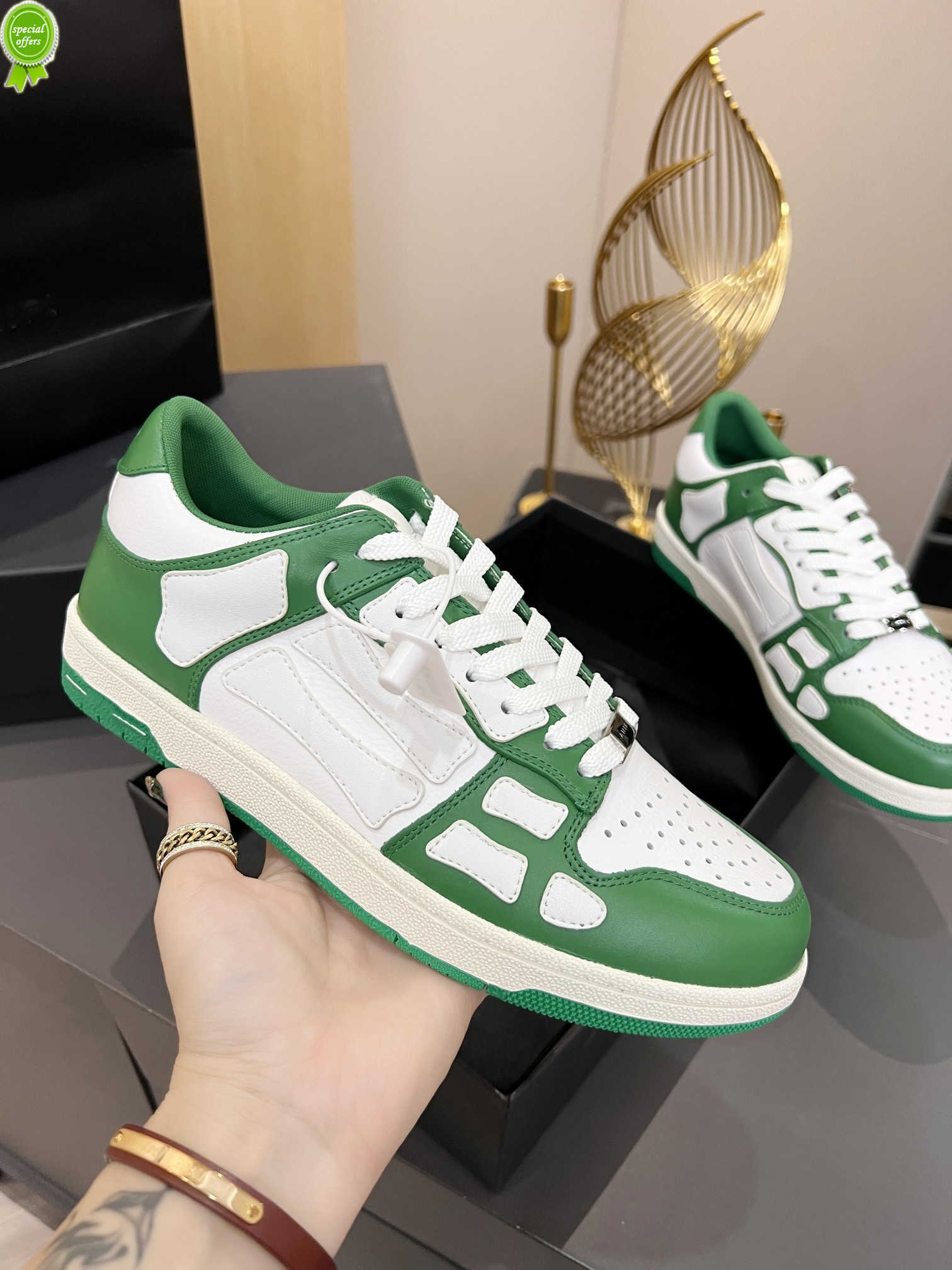 2023 Leather Sneakers Shoes Outdoor Sports Trainers Top Low Bones Blue Red White Black Green Grey Brown 2022 Designer Skel Men Women
2023 Leather Sneakers Shoes Outdoor Sports Trainers Top Low Bones Blue Red White Black Green Grey Brown 2022 Designer Skel Men Women