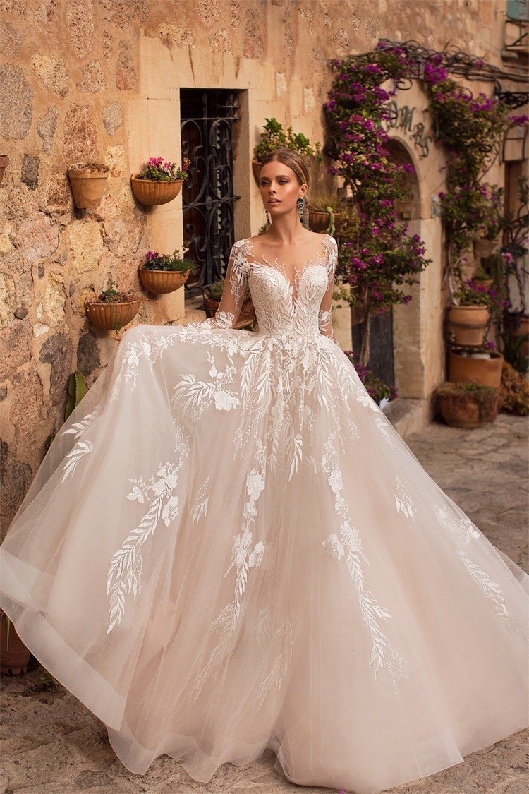 A Elegant E Wedding Dresses Lace Long Sleeves Deep V Neck Appliqued Covered Buttons Back Plus Size Bridal Gowns Sweep Train Satin Robe De Marie Ppliqu