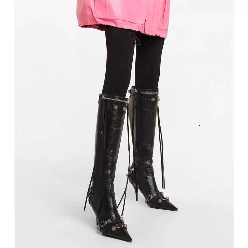 Boots Women High Heels Boots Brand Pointed Toe 9cm Stilettos Heel Knee Sexy Ladies Zipper Rivet Retro Botas Femininas 4142 43 221114, Black no fur
Boots Women High Heels Boots Brand Pointed Toe 9cm Stilettos Heel Knee Sexy Ladies Zipper Rivet Retro Botas Femininas 4142 43 221114, Black no fur