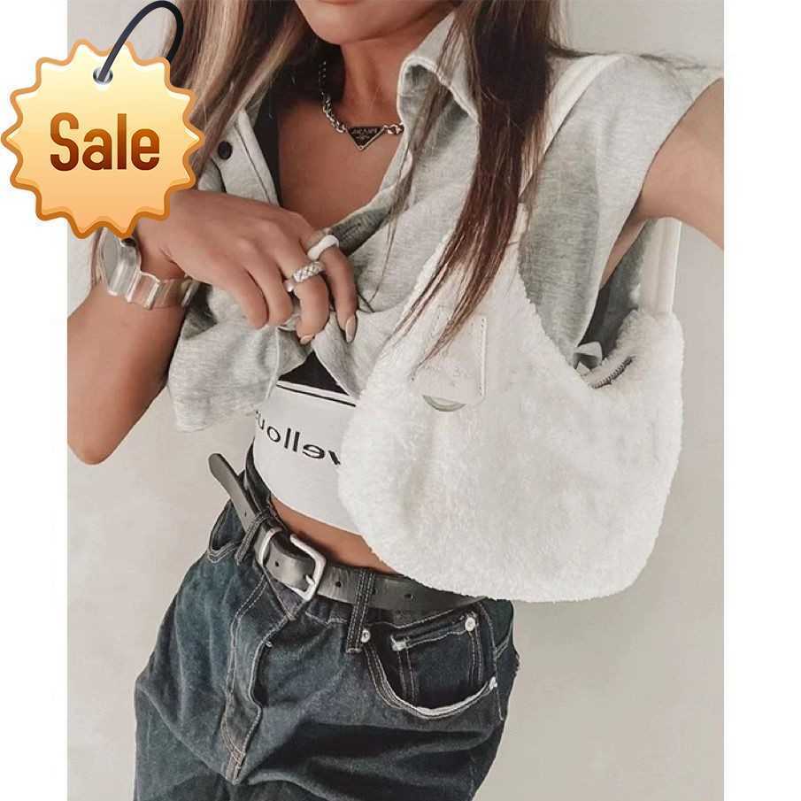Luxury Designer Shoulder Bag Single Is Hell Song Zhiya Same Bag Pink Fluffy Small Messenger New Factory Direct Sale, Pink set
Luxury Designer Shoulder Bag Single Is Hell Song Zhiya Same Bag Pink Fluffy Small Messenger New Factory Direct Sale, Pink set