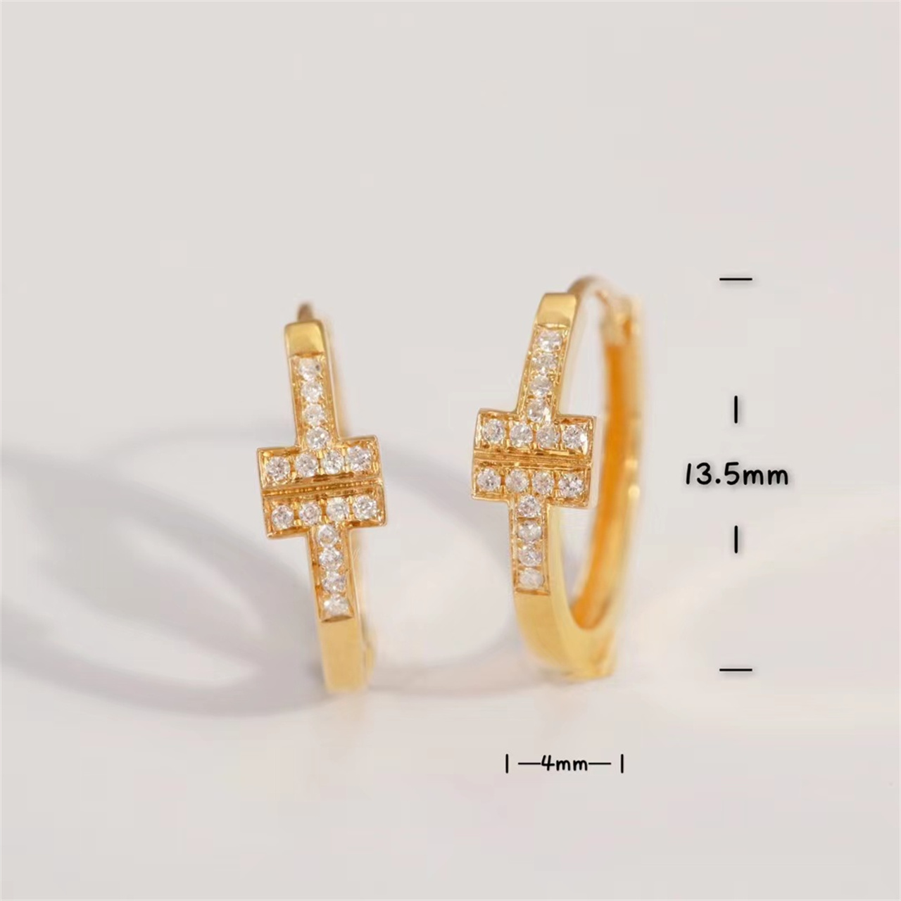 Luxurys Designers Stud earrings designer charm Jewelry Bangle women Jewelry Crystal 18K Gold Floral Designs Fashion Womens Diamond earings
Luxurys Designers Stud earrings designer charm Jewelry Bangle women Jewelry Crystal 18K Gold Floral Designs Fashion Womens Diamond earings