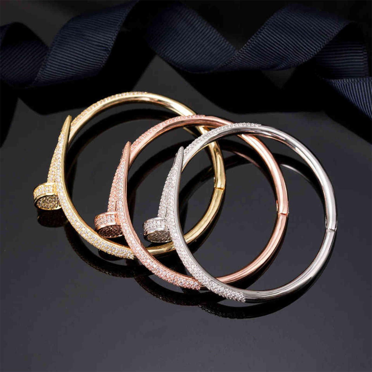 Designer Luxuryletter bangle bracelet Screw Carti Bracelets Screwdriver Titanium Steel Gold belcher For Women Green Blue Pink Charm Bracelets
Designer Luxuryletter bangle bracelet Screw Carti Bracelets Screwdriver Titanium Steel Gold belcher For Women Green Blue Pink Charm Bracelets