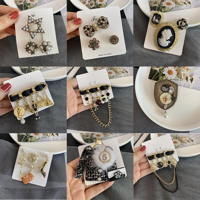 Brooches Camellia Pearl Tassel With Chain Pin Suit Corsage Fashion Brand Design Black White Gold Luxury Jewelry For Woman
Brooches Camellia Pearl Tassel With Chain Pin Suit Corsage Fashion Brand Design Black White Gold Luxury Jewelry For Woman