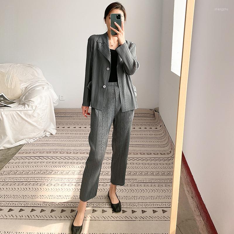 Women's Two Piece Pants Summer Straight Pleated Lapel Single Breasted Long Sleeve Shirts Loose Set Women Fashion Autumn 2022, Black
Women's Two Piece Pants Summer Straight Pleated Lapel Single Breasted Long Sleeve Shirts Loose Set Women Fashion Autumn 2022, Black