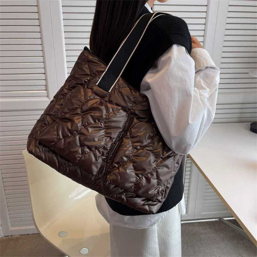 Messenger Bags Autumn and Winter 2022 New One Shoulder Women's Crossbody Handheld High Capacity Suit Versatile Space Cotton Down Bag, Black
Messenger Bags Autumn and Winter 2022 New One Shoulder Women's Crossbody Handheld High Capacity Suit Versatile Space Cotton Down Bag, Black