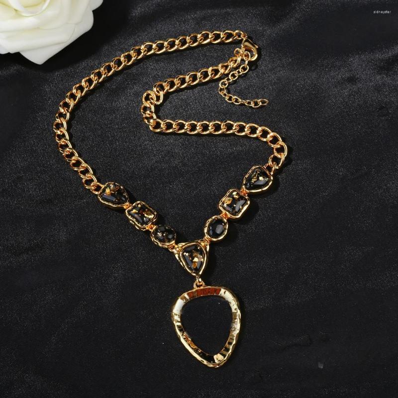 Chains 2022 Brand Woman Necklace Jewelry Fashion Luxury Design Gifts Heart Chain Pendants Hollow Out Necklaces For Women
Chains 2022 Brand Woman Necklace Jewelry Fashion Luxury Design Gifts Heart Chain Pendants Hollow Out Necklaces For Women