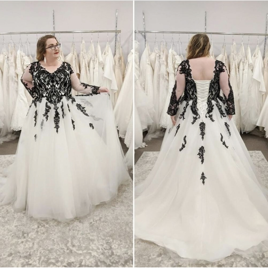 Wedding Dress Plus Size Black And White Long Sleeve V-Neck Lace Up With Sweep Train Big Size Bridal Gowns Elegant Custom made