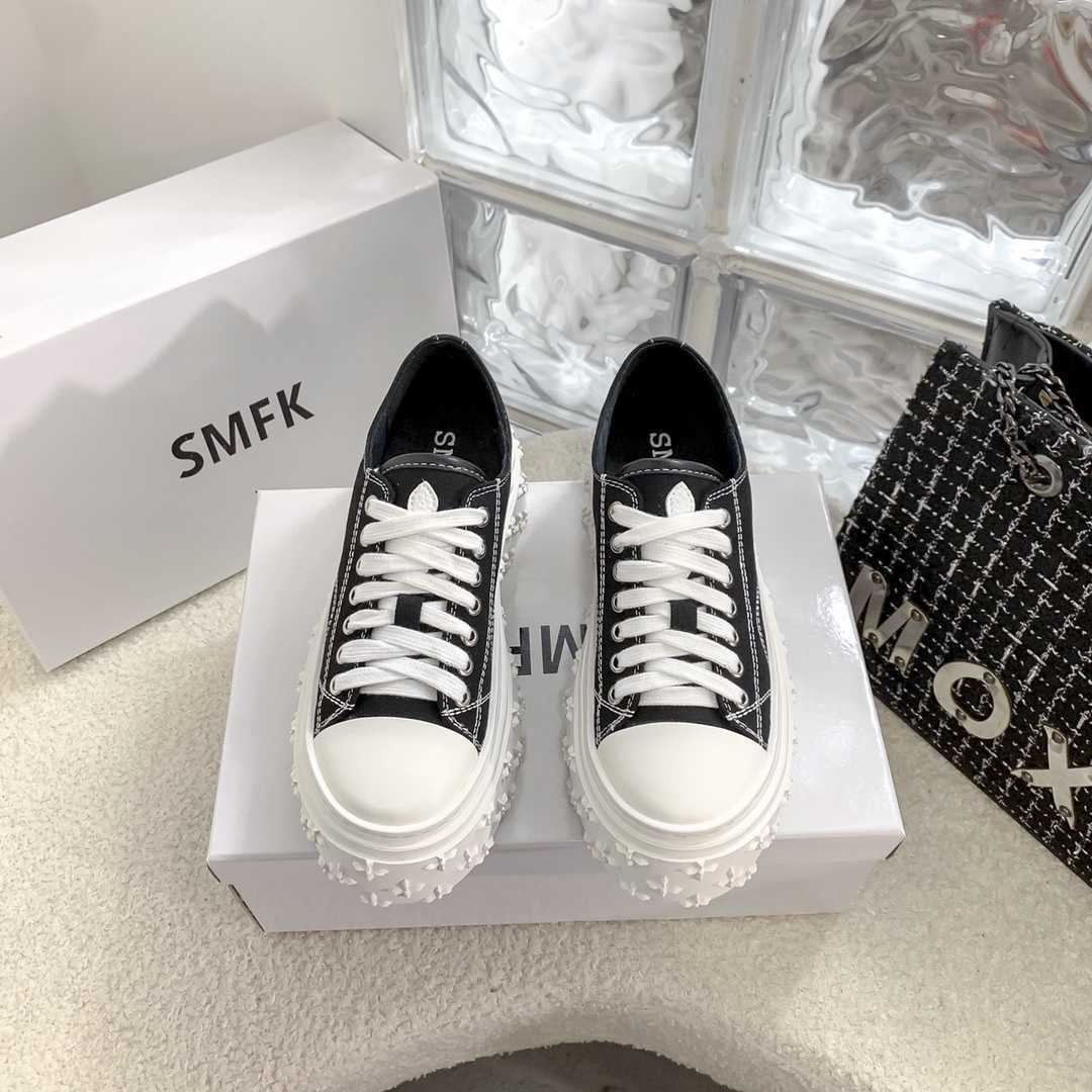 2022 SMFK casual shoes Compass Skater Low Platform Calfskin Sneaker triple white black Leather top women designer sneakers luxury trainers size 35-40, Sfk11141
2022 SMFK casual shoes Compass Skater Low Platform Calfskin Sneaker triple white black Leather top women designer sneakers luxury trainers size 35-40, Sfk11141