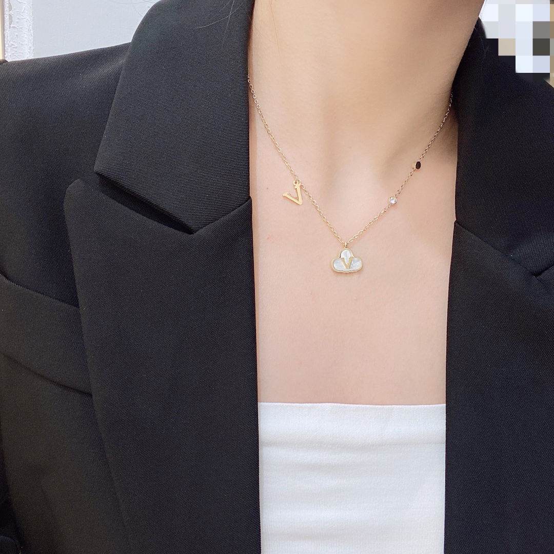 International Luxury Brand Fritillaria Pendant Necklace 18k Gold Plated Necklace High End Charm Jewelry Long Chain Design For Women Exquisite Fashion Premium Gift
International Luxury Brand Fritillaria Pendant Necklace 18k Gold Plated Necklace High End Charm Jewelry Long Chain Design For Women Exquisite Fashion Premium Gift