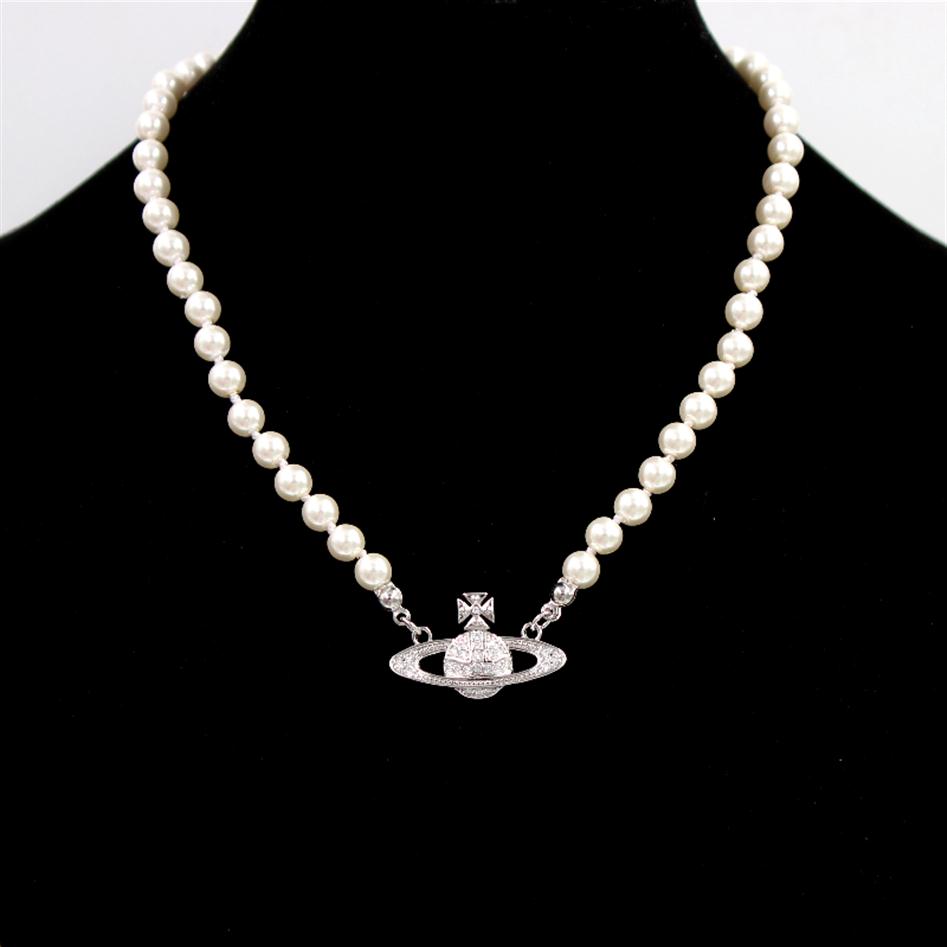 Designer Vivian Empress Dowager Pendant Necklaces Pearl Chain Saturn Princess Necklace Punk Satellite Cavicle Chain Jewelry296N
Designer Vivian Empress Dowager Pendant Necklaces Pearl Chain Saturn Princess Necklace Punk Satellite Cavicle Chain Jewelry296N
