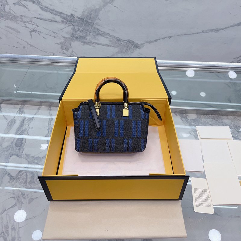 High Quality 5 Colors Princess Woman Shoulder Bags Espom Designer 18cm Lady Genuine Leather Tote Handbag By The Way Mini Boston Bag, Box(not separately)
High Quality 5 Colors Princess Woman Shoulder Bags Espom Designer 18cm Lady Genuine Leather Tote Handbag By The Way Mini Boston Bag, Box(not separately)