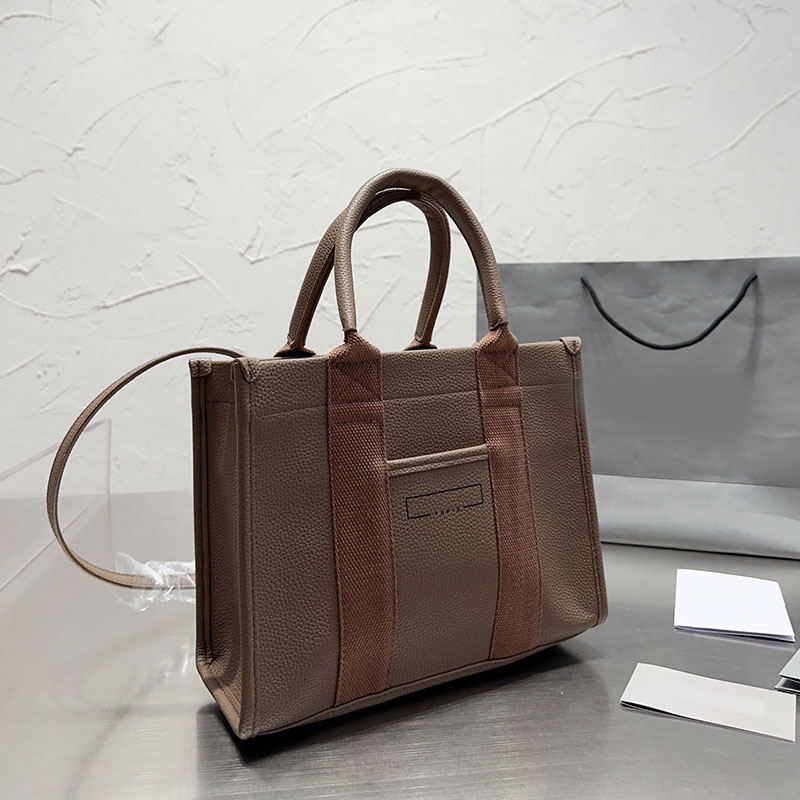 Handbag Tote 27cm Bag Women Crossbody Bags Clemence Real Leather Handle Fashion Letters Square Pocket Classic Handbags Purse Multiple Colors 2023
Handbag Tote 27cm Bag Women Crossbody Bags Clemence Real Leather Handle Fashion Letters Square Pocket Classic Handbags Purse Multiple Colors 2023